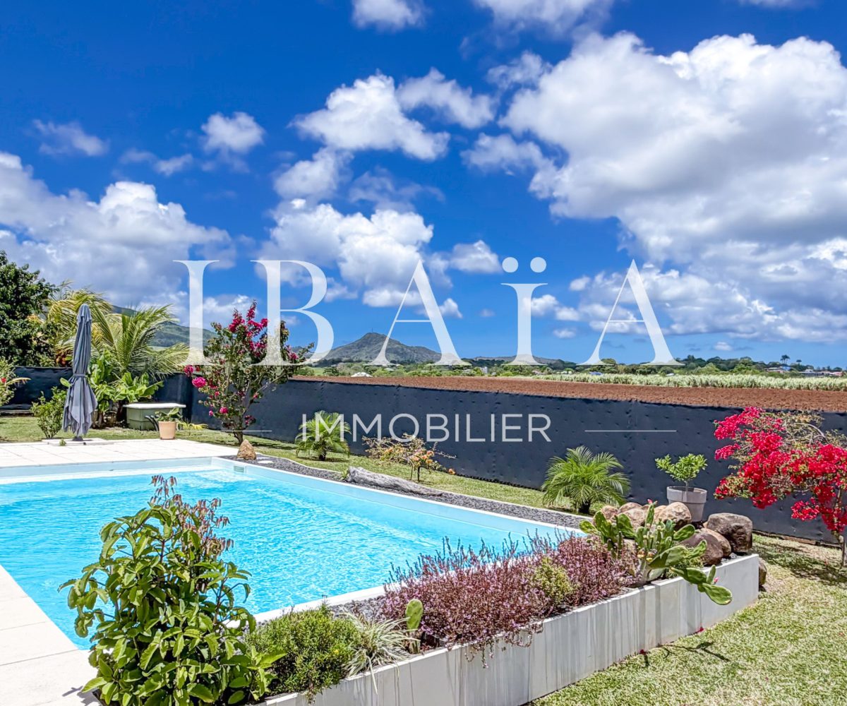 Agence IBAIA Immobilier - EXCLUSIVITÉ - SAINTE ROSE - VILLA AVEC PISCINE - 3CH + MEZZA