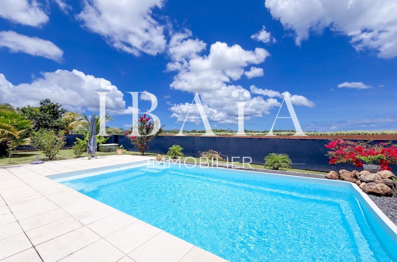 Agence IBAIA Immobilier - EXCLUSIVITÉ - SAINTE ROSE - VILLA AVEC PISCINE - 3CH + MEZZA