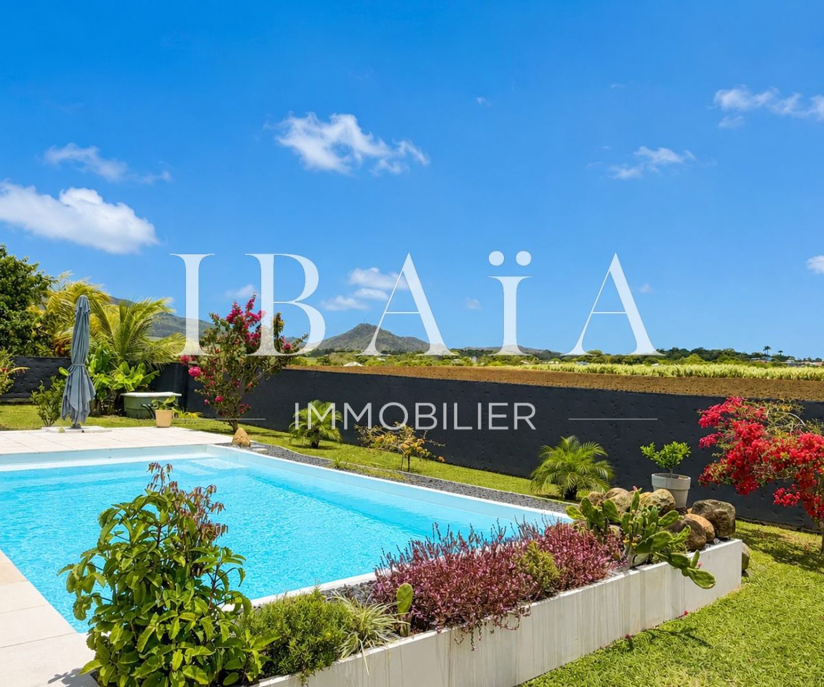 Agence IBAIA Immobilier - SAINTE ROSE - VILLA AVEC PISCINE - 3CH + MEZZANINE